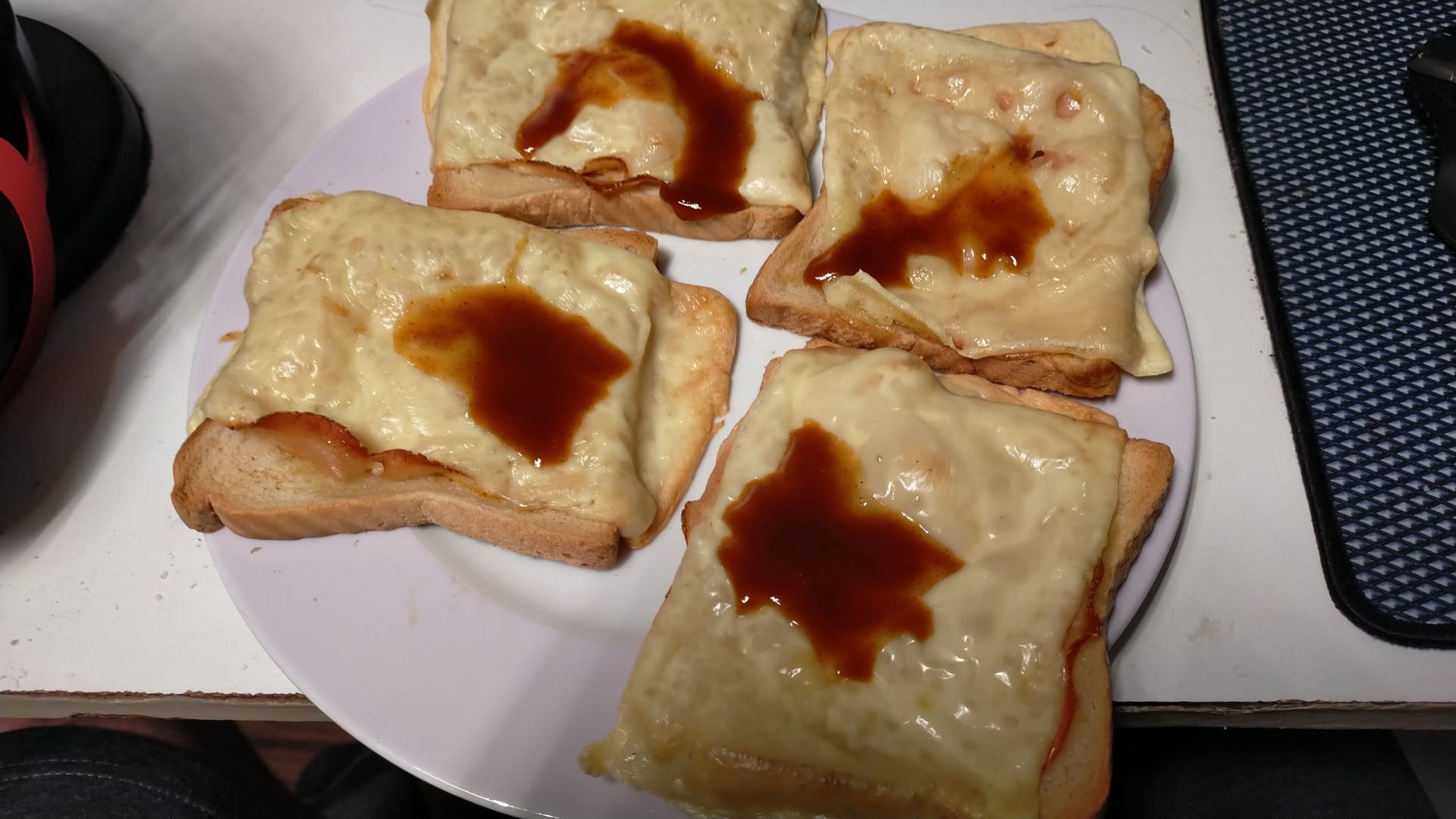 Käsetoast mit Maggi-See